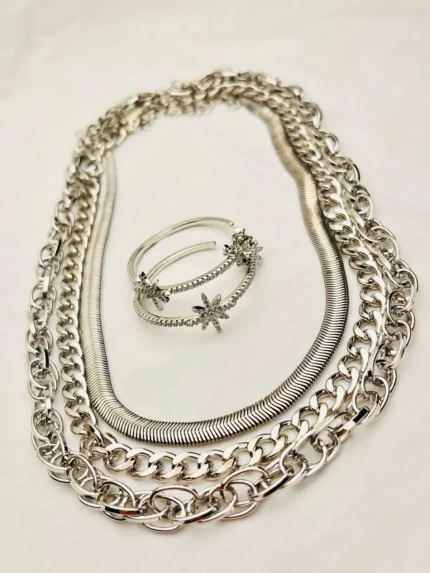 Conjunto de colares + anel com estrela