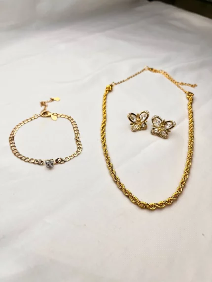 Conjunto pulseira + colar dourado + brinco de borboleta