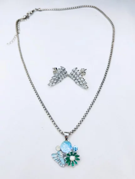 Conjunto colar com flor + brinco de asa